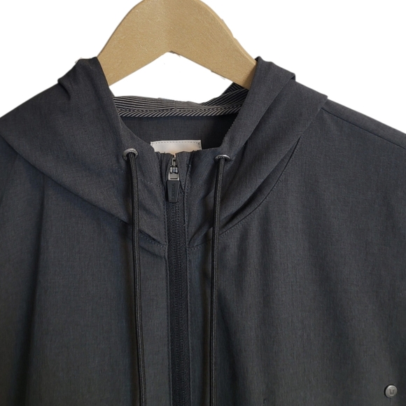 Vuori Outdoor Trainer Shell Jacket in Black Heather - Picture 6 of 11